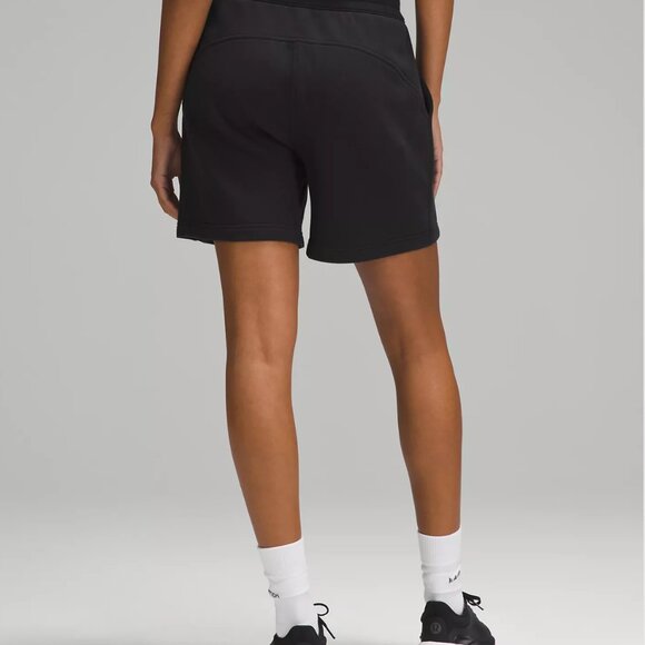 Lululemon Scuba High-Rise Shorts 5" – Black, Size 6 - Picture 2 of 7